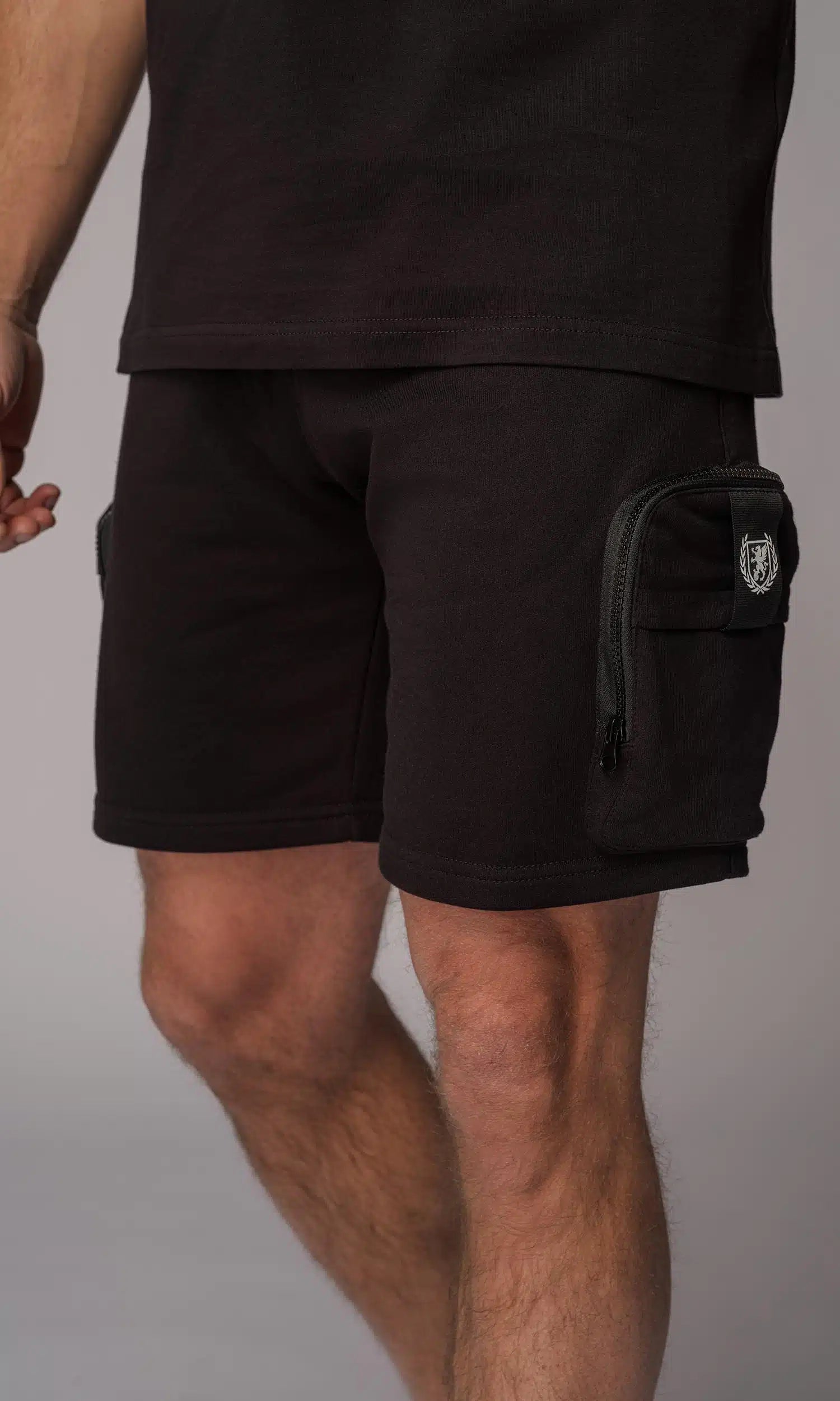 Schwarze Herrenshorts mit Reißverschlusstaschen und PGwear-Label, ideal für den Sommer 2023