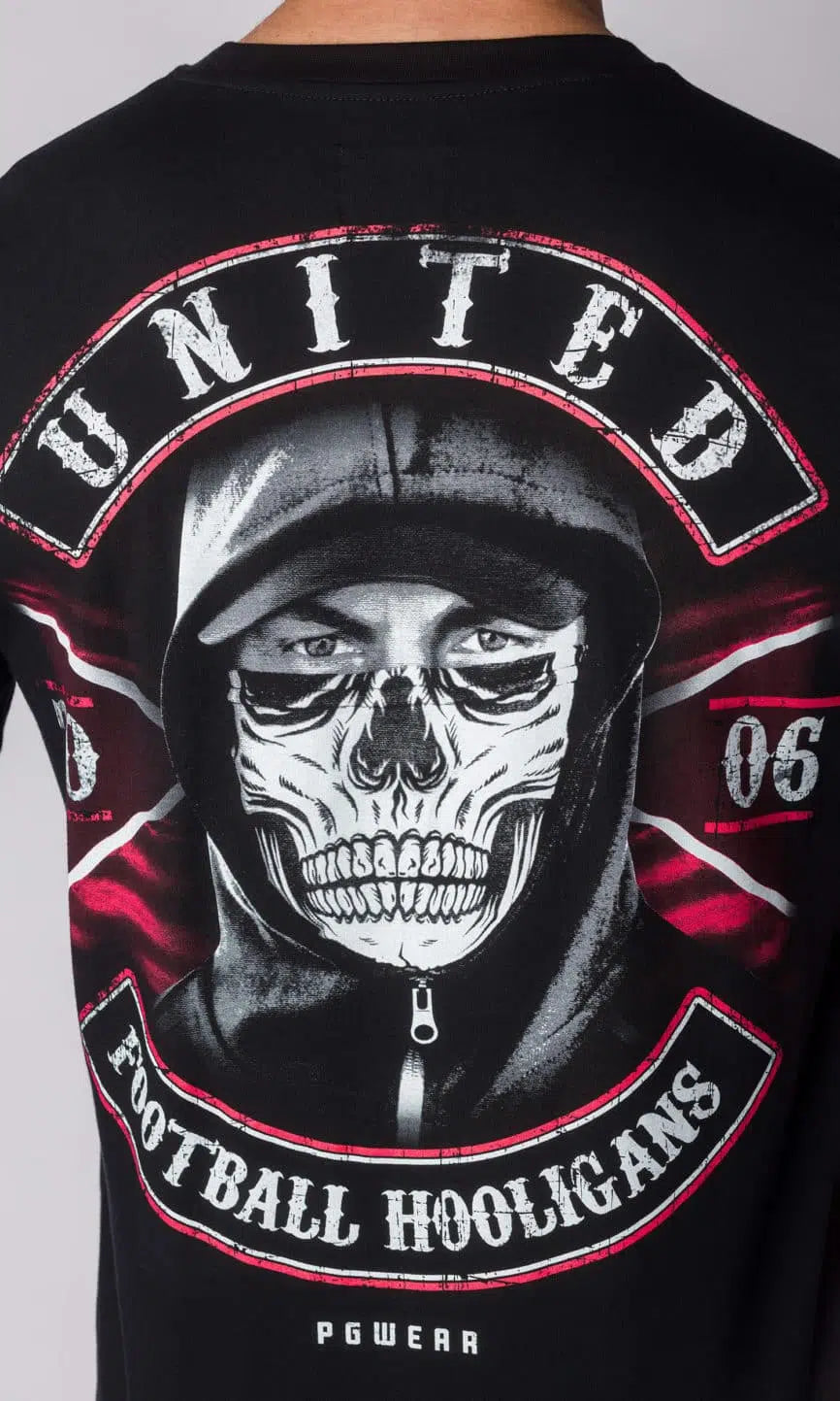 Das 'United Hooligans' T-Shirt von PGwear: Hochwertige Baumwolle, Hooligan-Stil, Perfekt für Fußballfans. Jetzt bestellen!