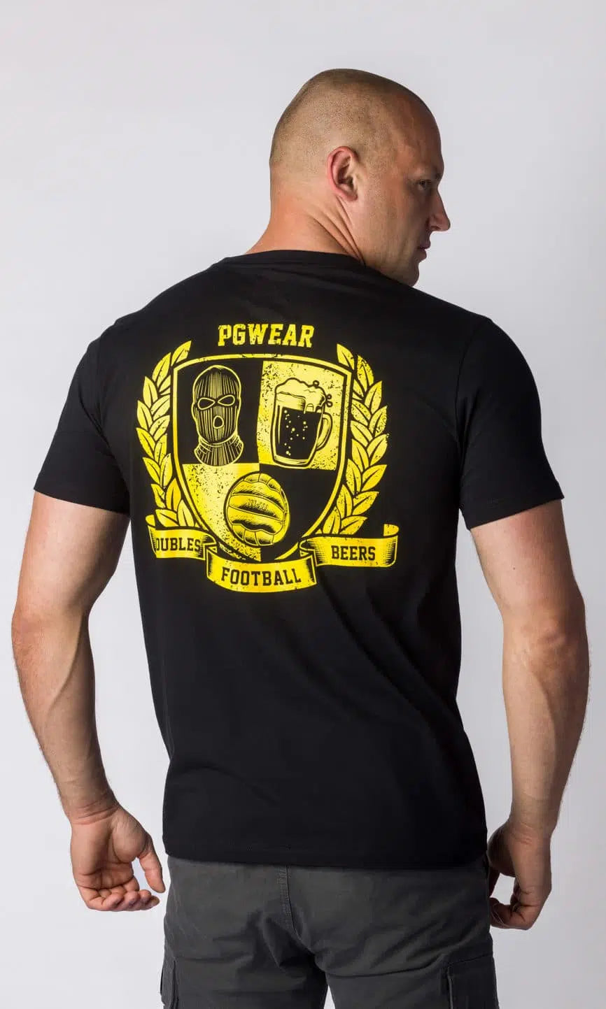 Schwarzes T-Shirt "Shield" von PGwear mit großem Logo "Shield" auf der Rückseite und PGWEAR-Logo auf der Brust.