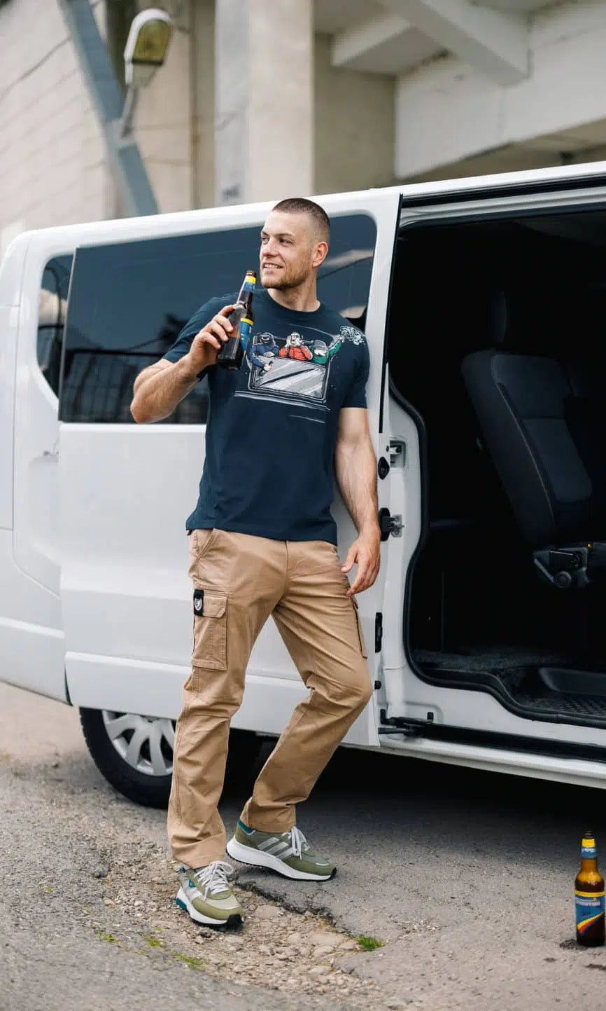 Herren T-Shirt "Train" Navy - PGwear. Ein stylisches und komfortables Shirt für Fußballfans, hergestellt aus hochwertiger Baumwolle.